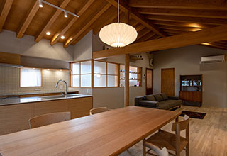 犀川縁に佇む、四季を感じる家「スナオなデザイン、正直な家づくり」安田工務店